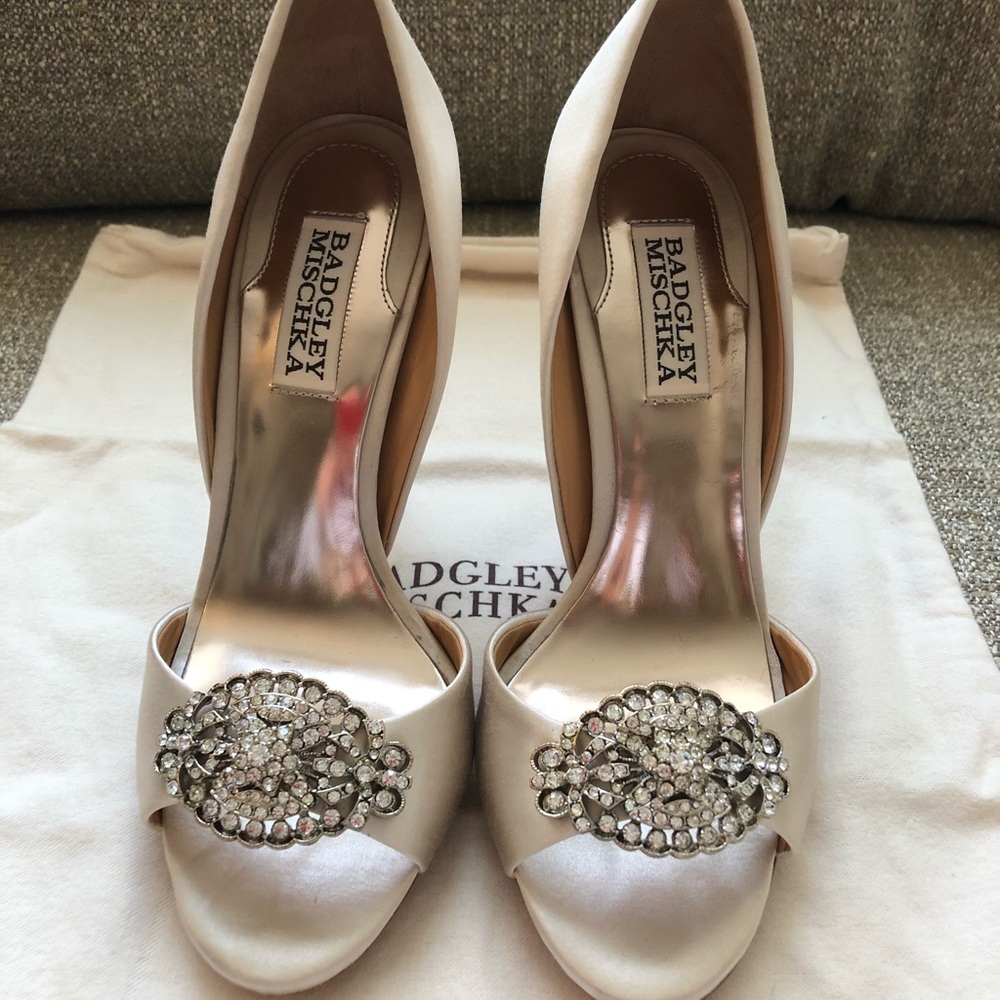 Badgley Mischka ‘Gia’ pump 6M